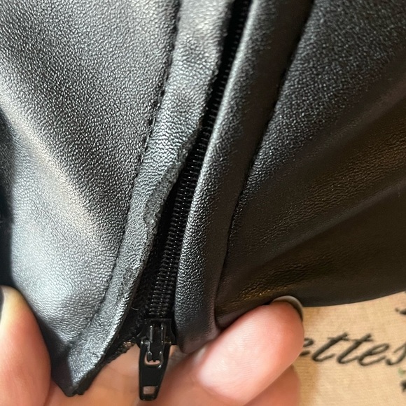 🆕 🇨🇦 Dominique De Sentino Black Faux Leather Corset With Ruffle - Picture 5 of 7